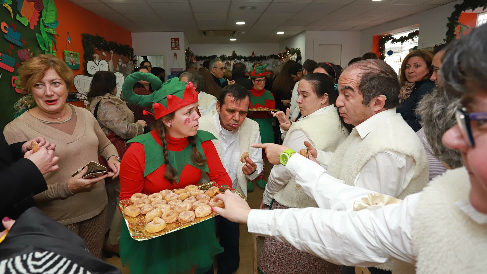 Las mejores fotos de la inauguración del mercadillo navideño de Apadis