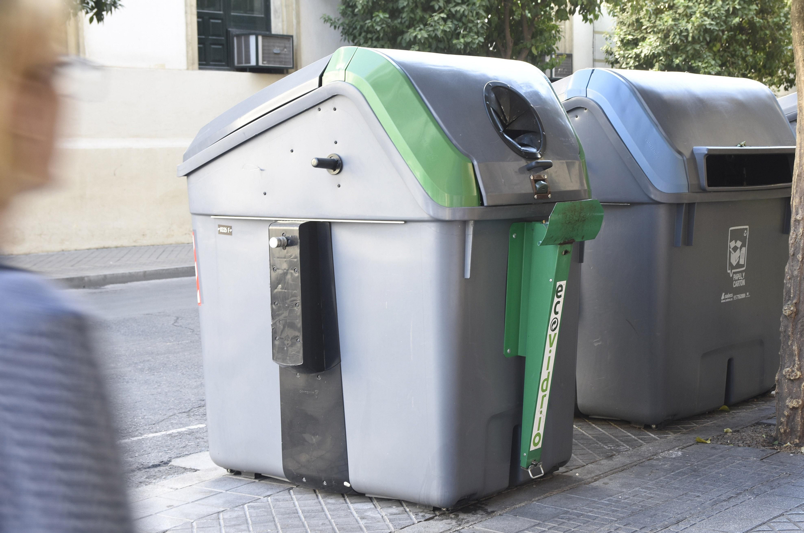 Contenedores en la calle Claudio Marcelo.