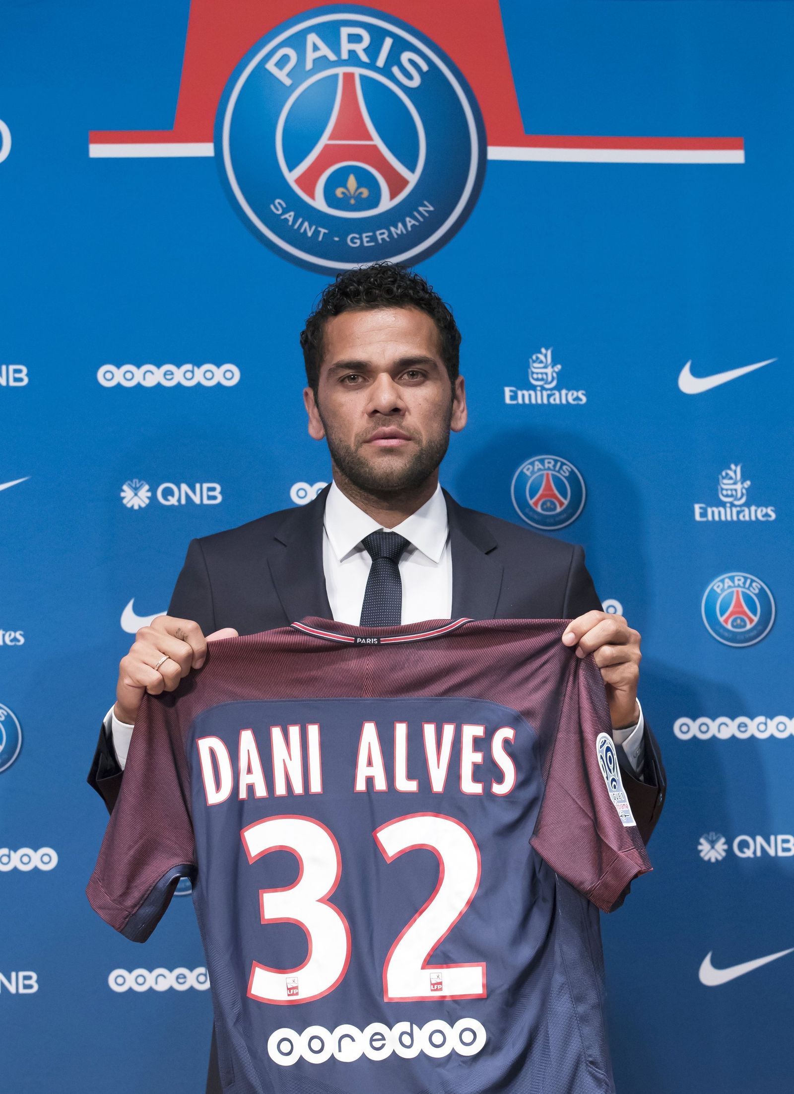 Daniel Alves, ayer en París.