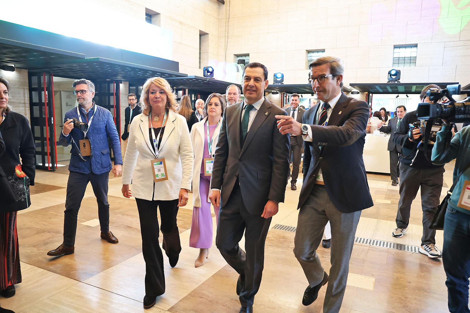 Imágenes del presidente de la Junta de Andalucía, Juanma Moreno, en el II Congreso Nacional de Hidrógeno Verde