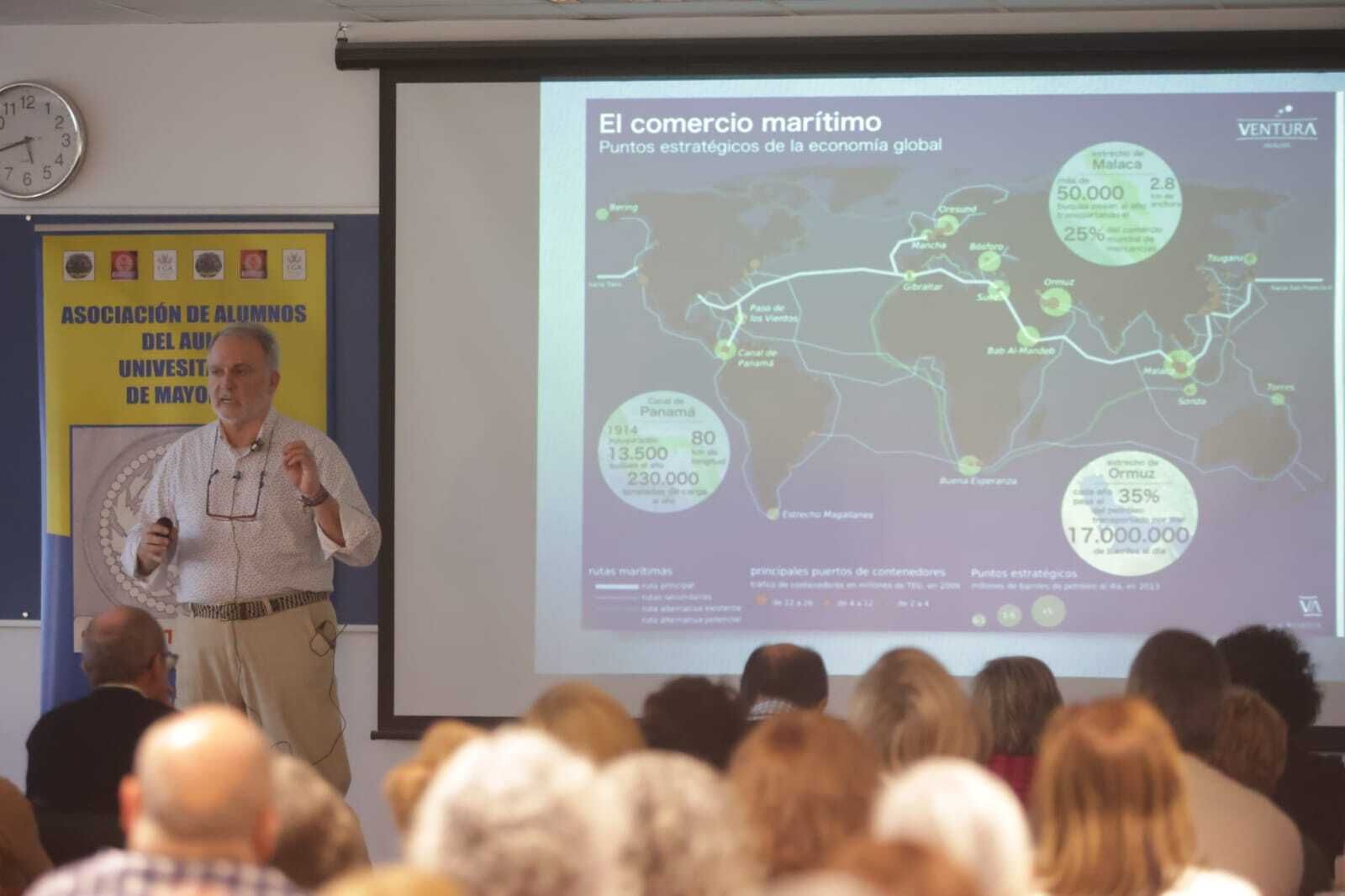 La clase magistral de Luis Romero.