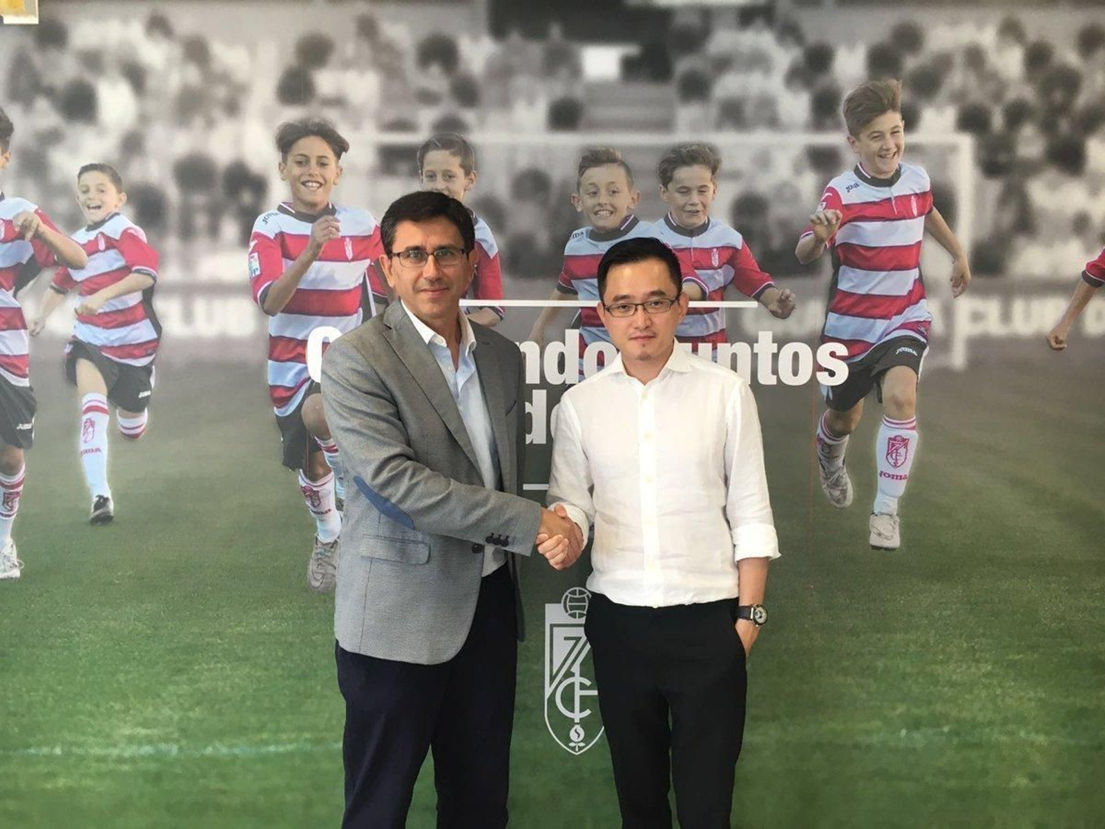 El juez Antonio Iglesias (izquierda), fue nombrado vicepresidente de Relaciones Institucionales del Granada CF. El juez Antonio Iglesias (izquierda), fue nombrado vicepresidente de Relaciones Institucionales del Granada CF.