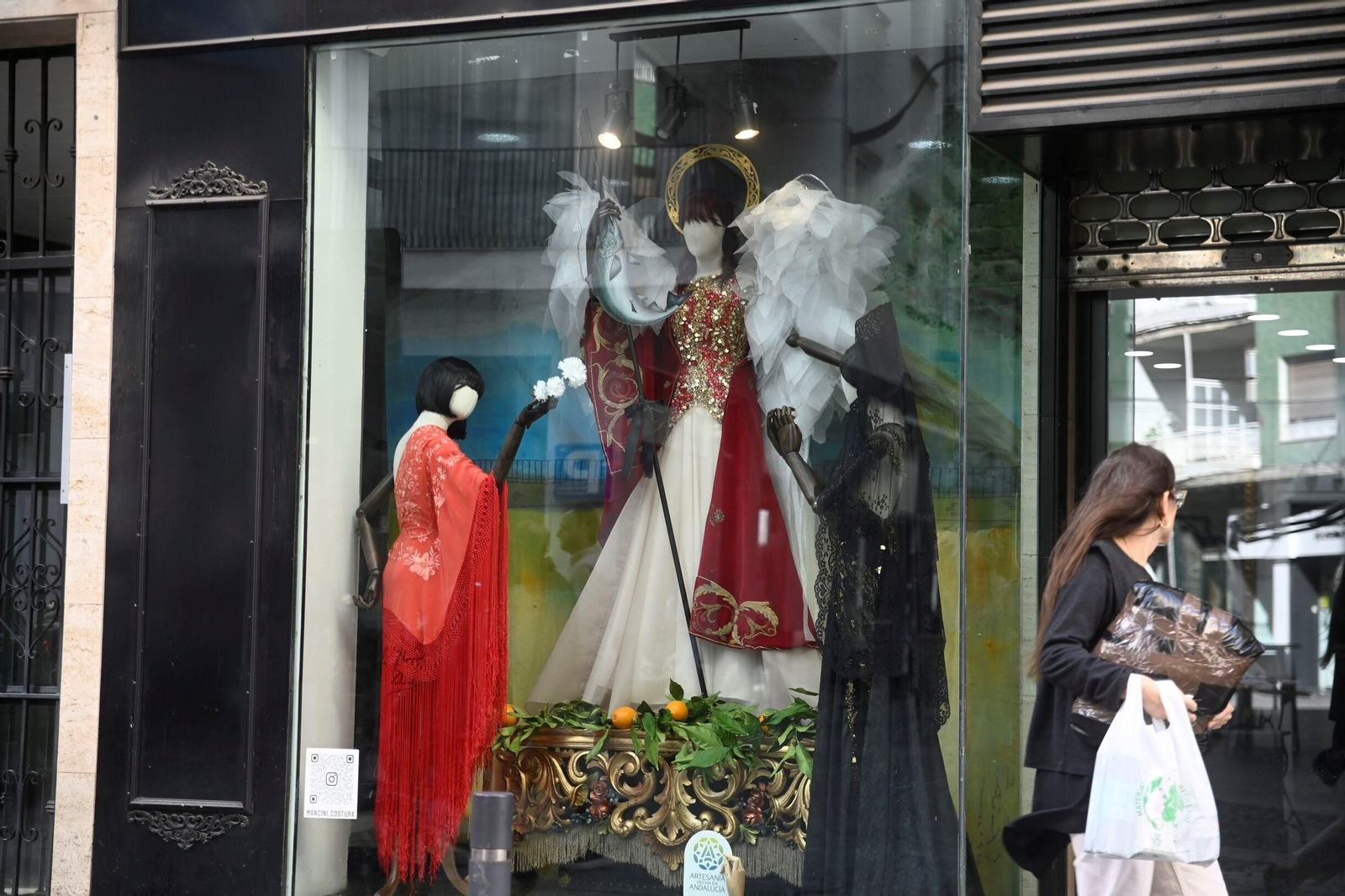 Las mejores imágenes del concurso de escaparates dedicado a Julio Romero de Torres