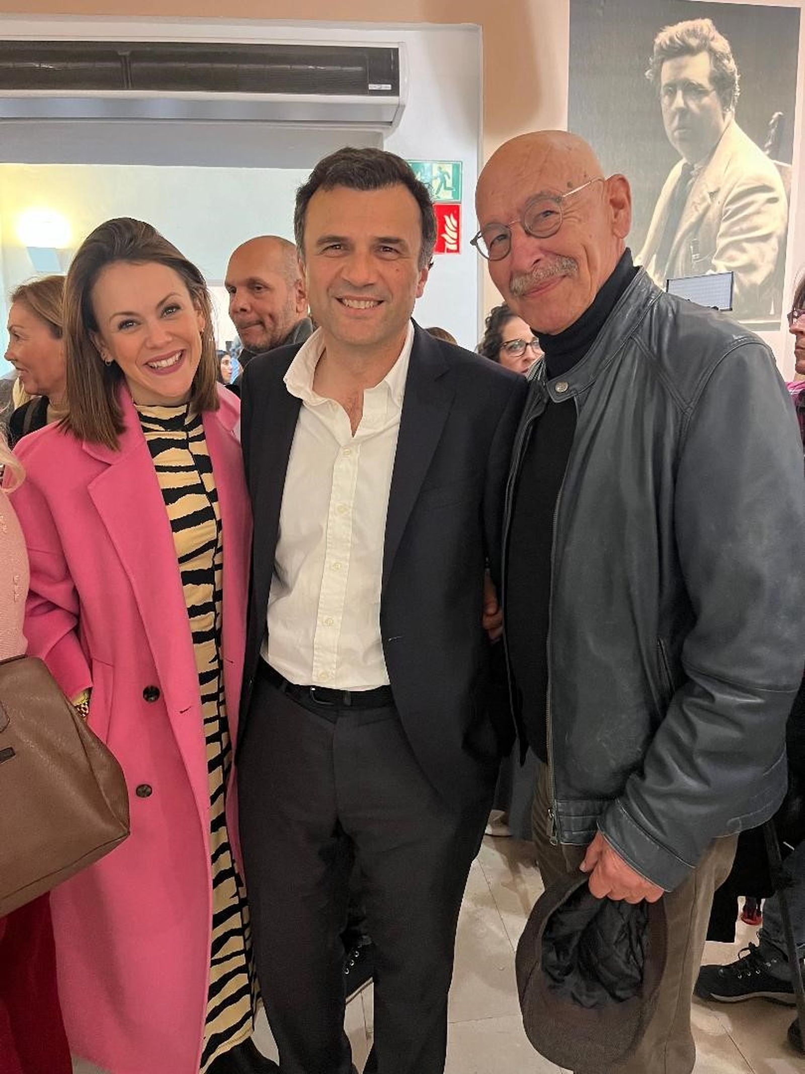 La concejala de Fiestas Beatriz Gandullo, el alcalde de Cádiz Bruno García y Pablo Juliá.