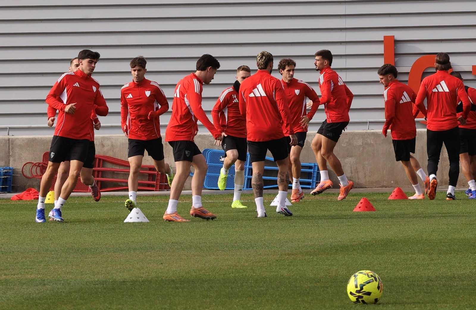 Una imagen del entrenamiento de ayer del Sevilla FC.