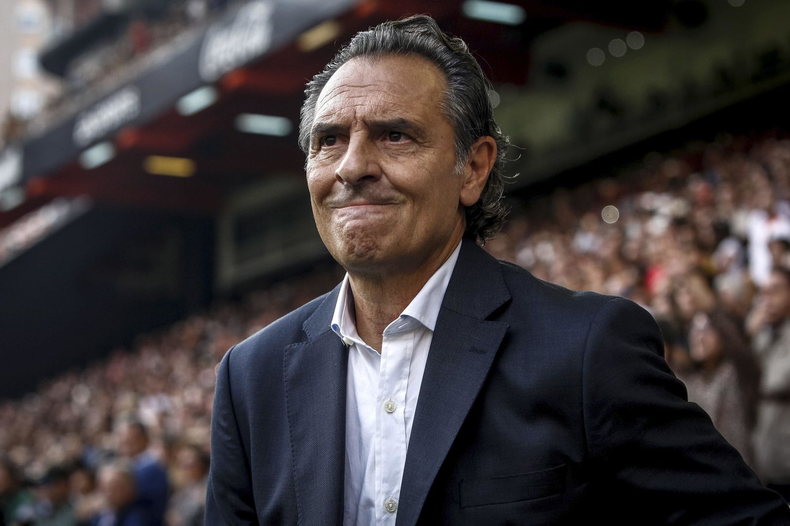 Cesare Prandelli, en su área técnica del estadio de Mestalla durante un partido del Valencia.