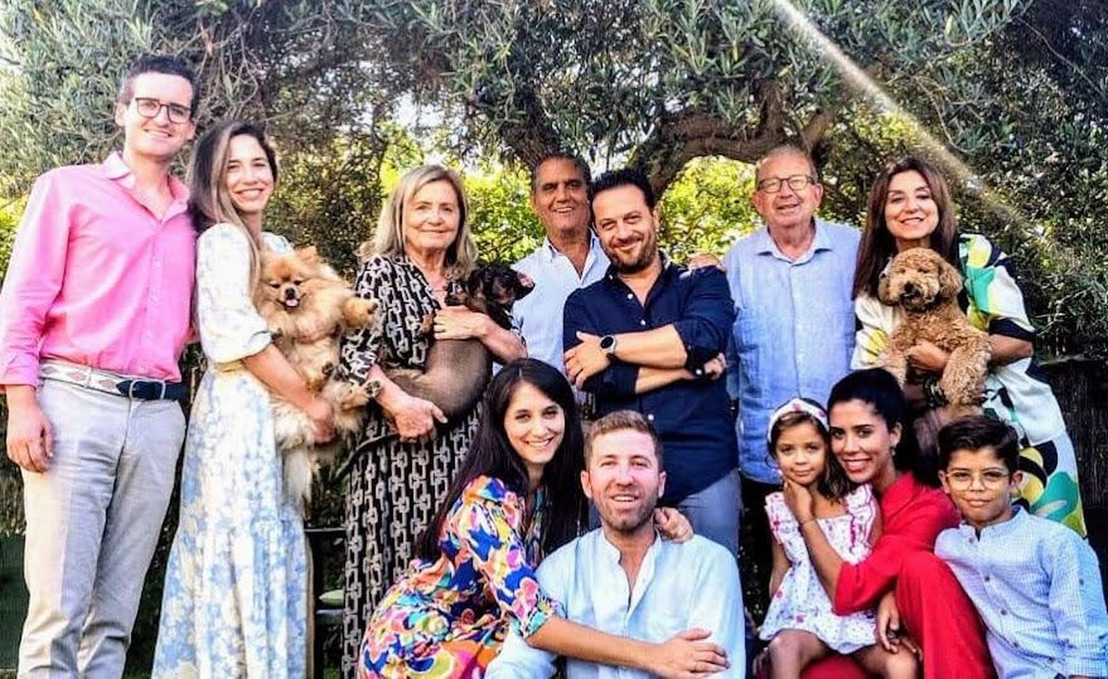 Los miembros de la familia Guilloto Caballero y Alonso Viejo, durante la comida familiar  con motivo del próximo enlace matrimonial de Miguel Guilloto Caballero y Laura Alonso Viejo.