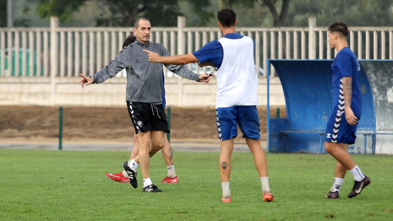 Primer entrenamiento del nuevo entrenador en el Xerez DFC