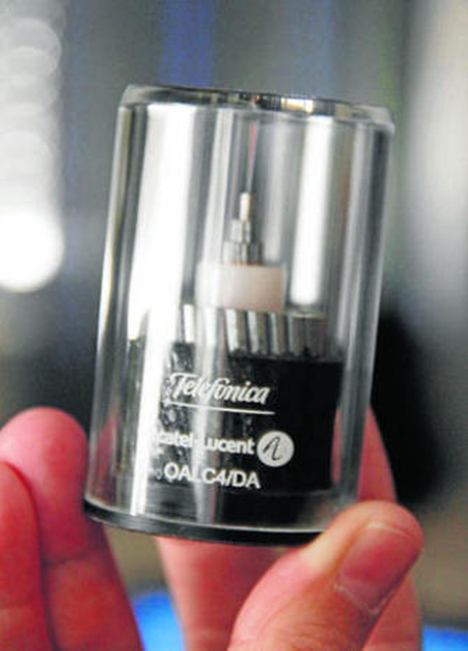 Una de las replicas del nuevo cable Pencan-8 que ayer fueron entregadas como recuerdo en la presentación.