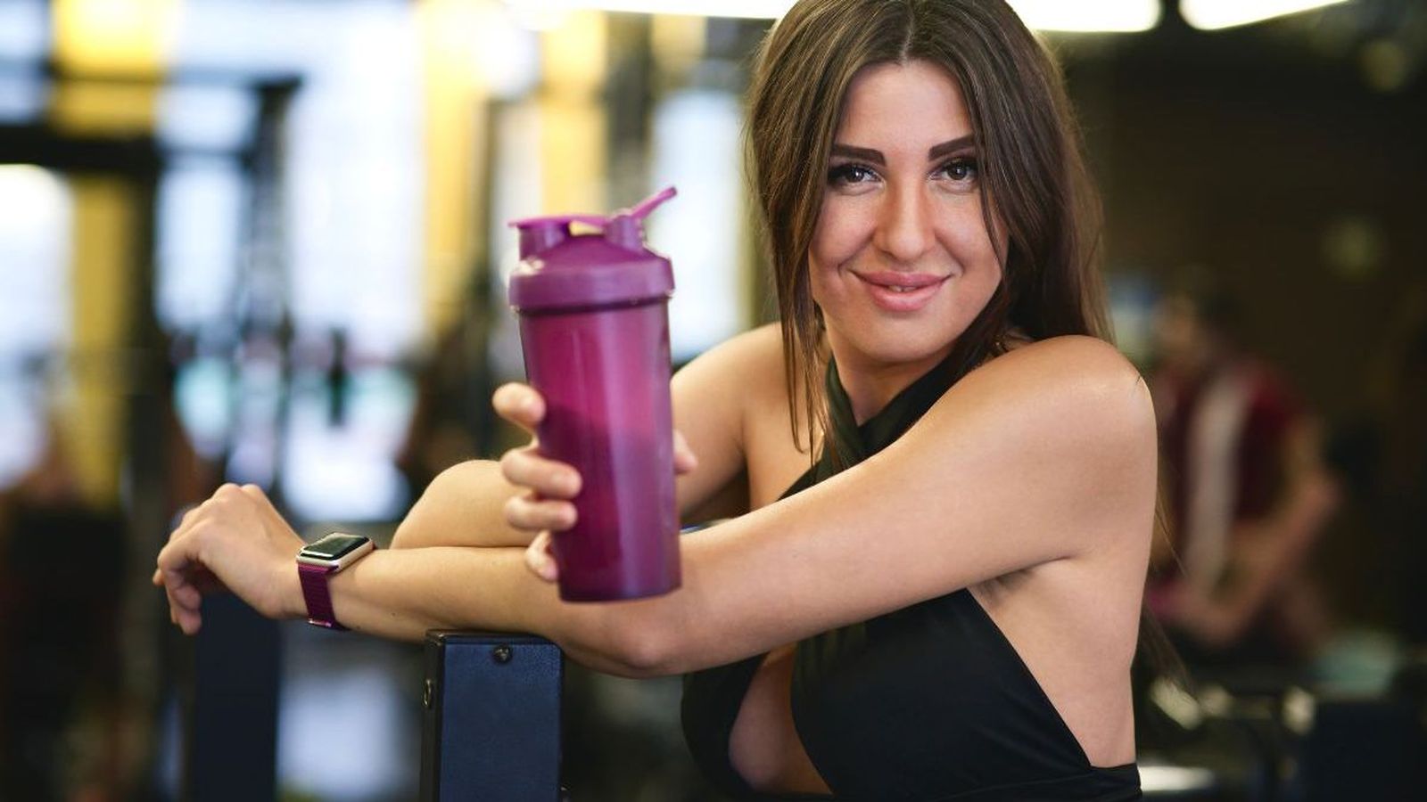 Proteínas y Creatina: Los Aliados que Necesitas en el Gimnasio (y en la Vida)