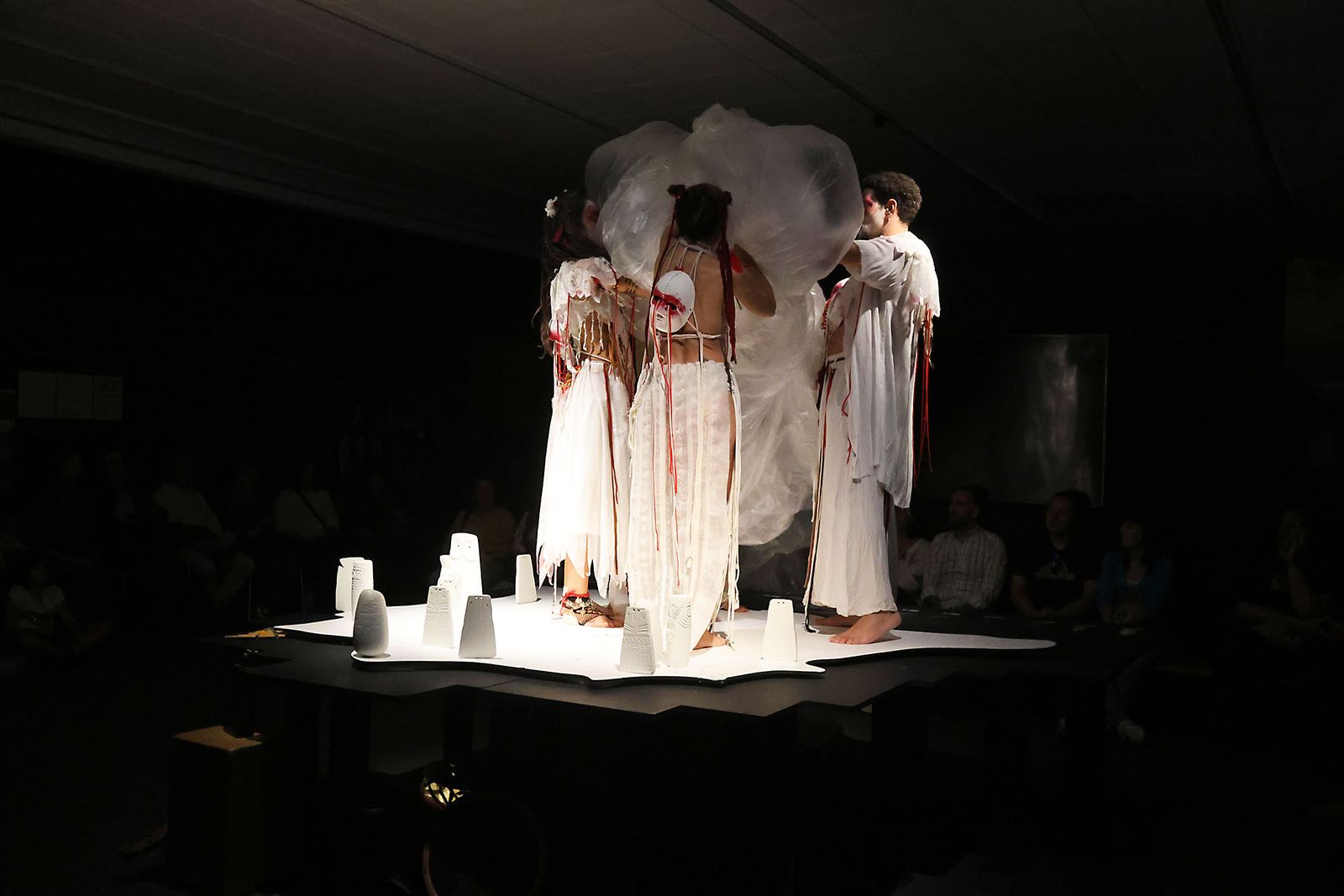 Imágenes de la clausura de la exposición 'Ídolos. Miradas milenarias desde el extremo suroccidental de Europa'