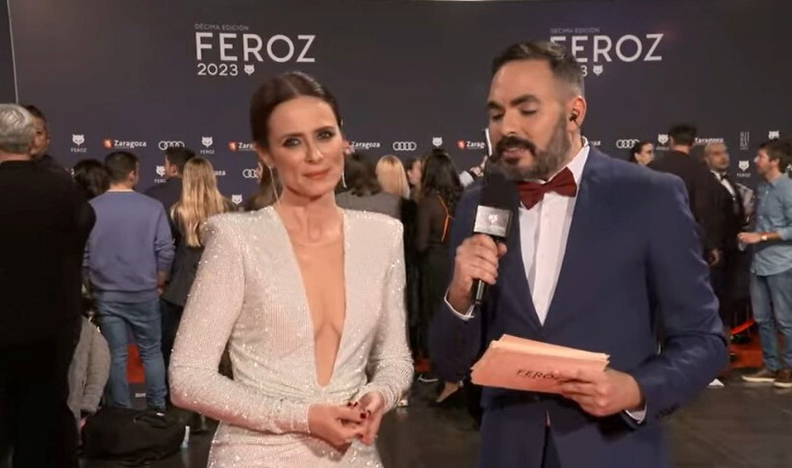 Aitana Sánchez Gijón fue una de las encargadas de entregar el Premio Honor a su trayectoria  a Pedro Almodóvar