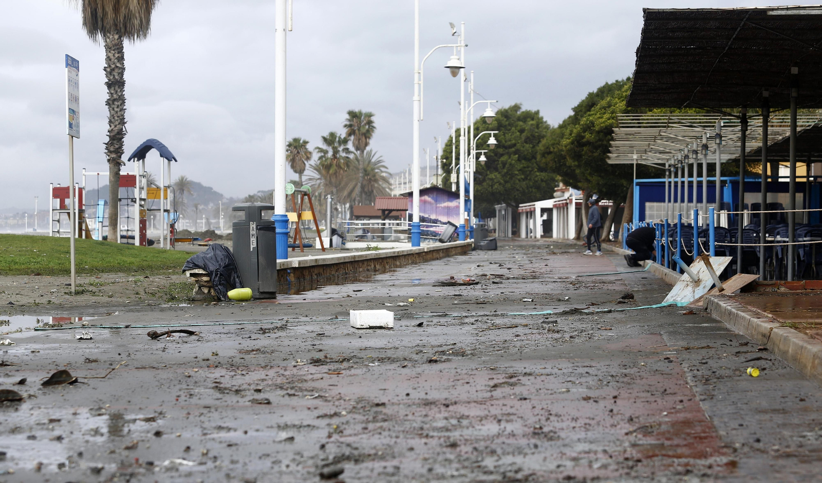 Las fotos de los efectos del temporal en las playas y paseos marítimos de Málaga