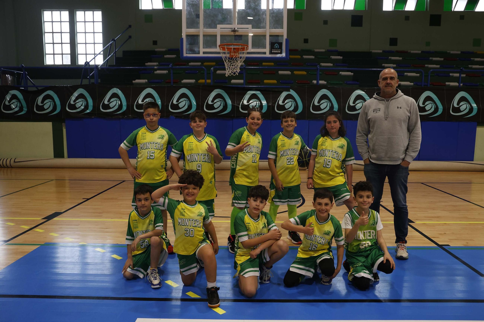 Las fotos de la primera jornada del XIV torneo de baloncesto Semana Santa Ciudad de La Línea
