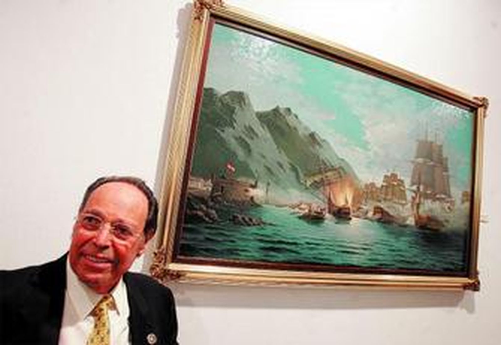 Esteban Arriaga, ayer, durante el acto de presentación de su exposición retrospectiva.