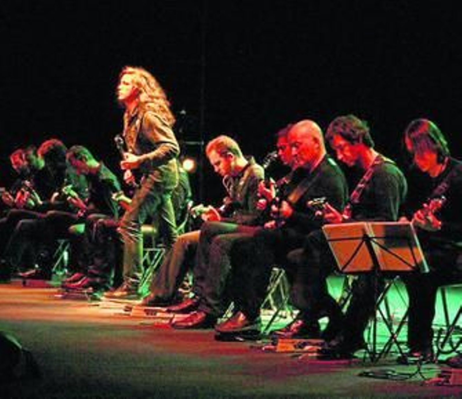 La orquesta de guitarras eléctricas Sinfonity actúa esta noche en el Gran Teatro.