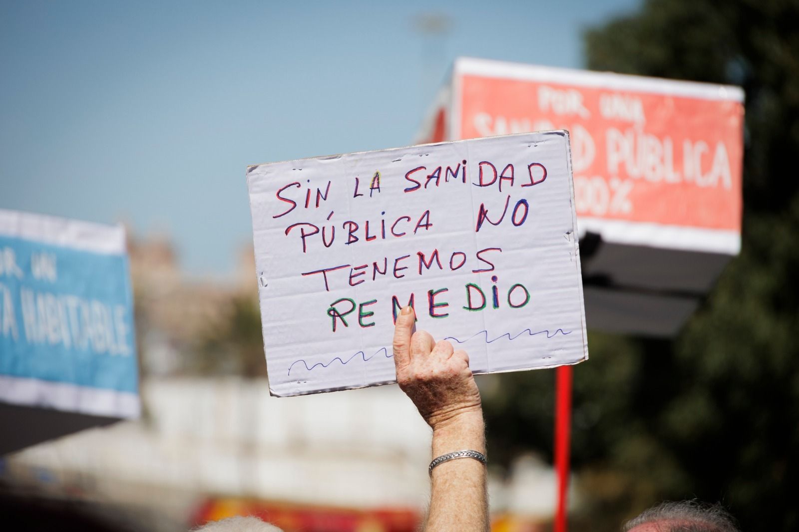 Miles de personas se manifiestan en Cádiz por la Educación Pública, la Sanidad y el Clima