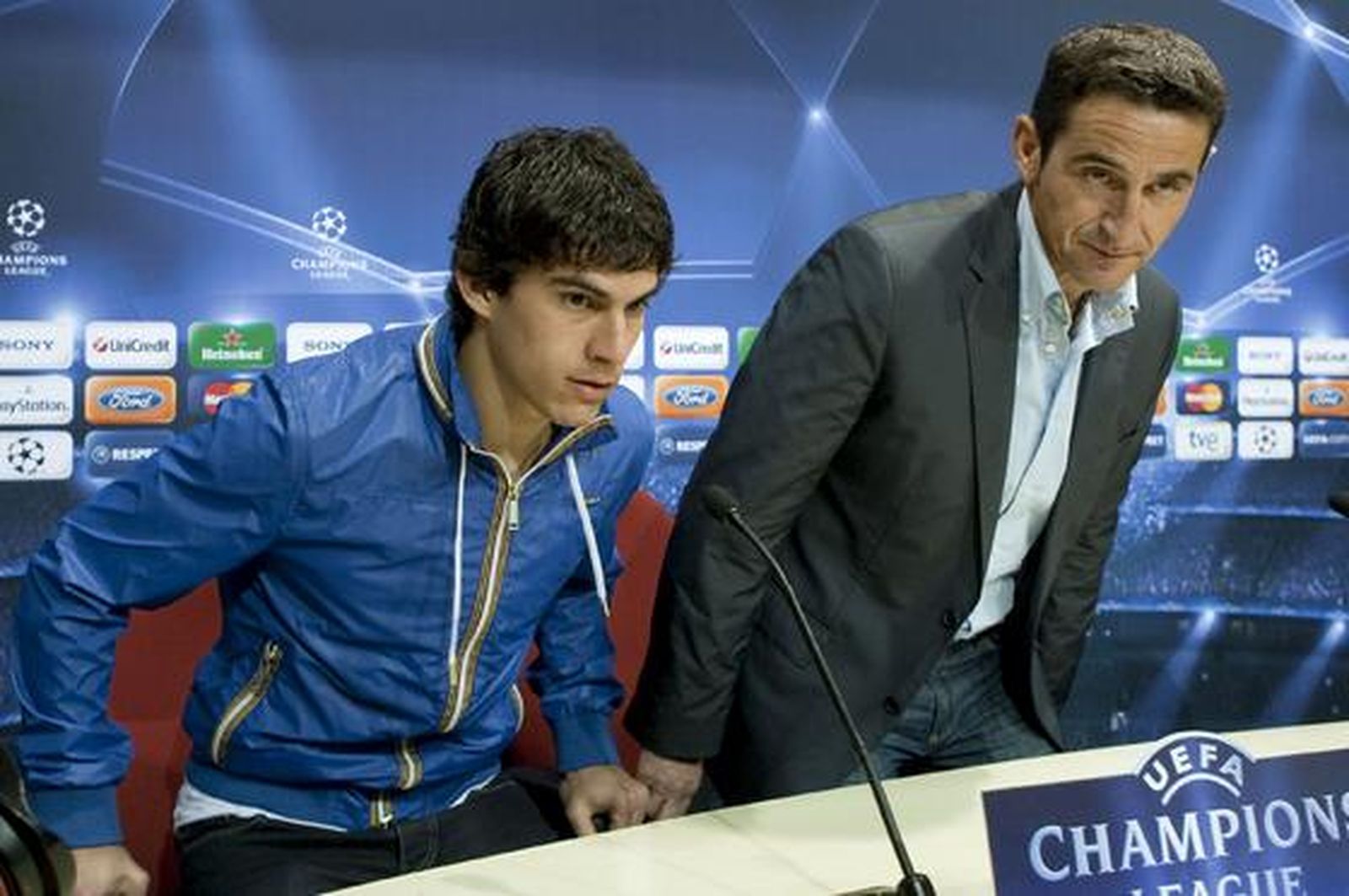 Jiménez junto a Perotti, en la rueda de prensa del partido ante el CSKA de Moscú en Sevilla.

Foto: Julio Muñoz / Efe