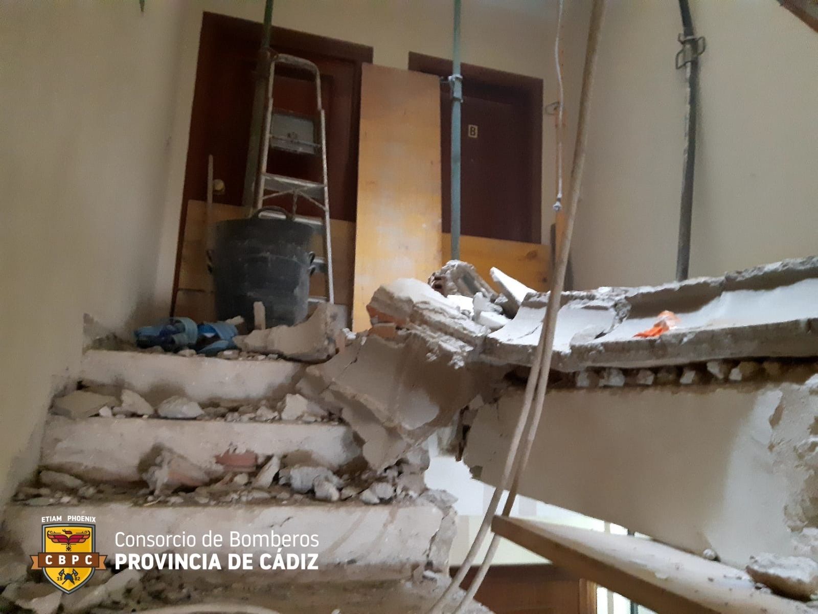 Zona afectada por el derrumbe en el que han resultado heridos dos personas en Chipiona.