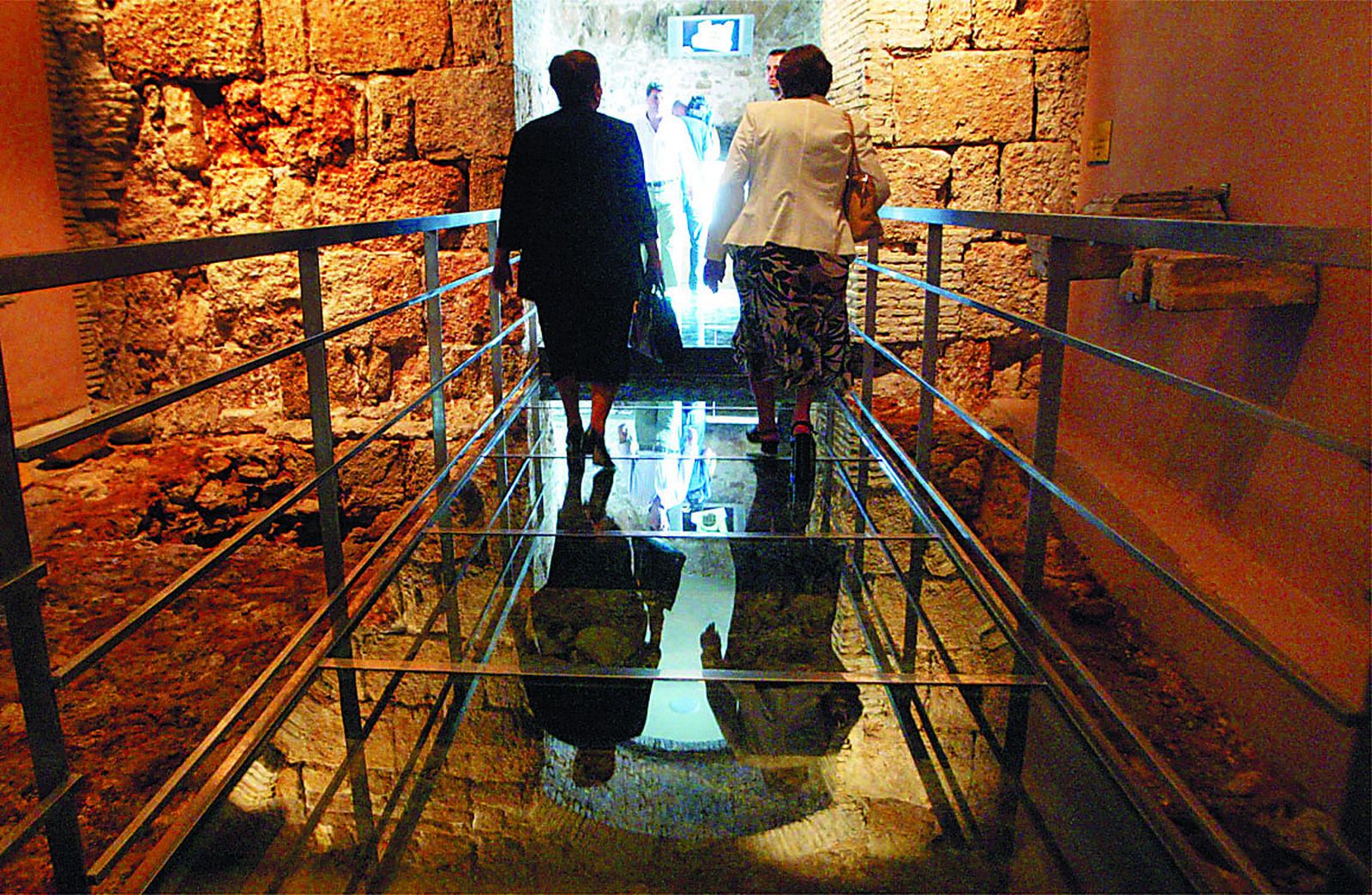 Imagen del yacimiento arqueológico de la Casa del Obispo, cerrado actualmente al público.