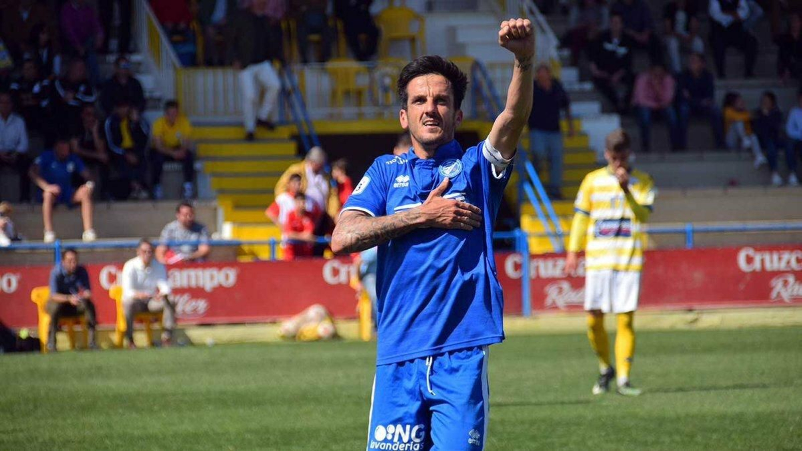 Antonio Bello, celebrando el 0-1 en el Guadalquivir de Coria. Antonio Bello, celebrando el 0-1 en el Guadalquivir de Coria.