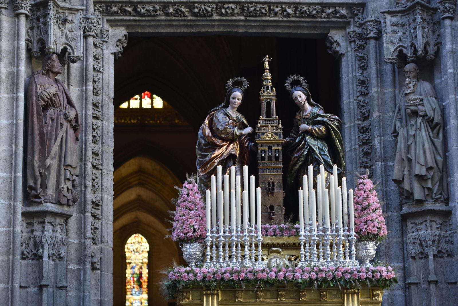 Santa Justa y Rufina, durante la procesión del Corpus.