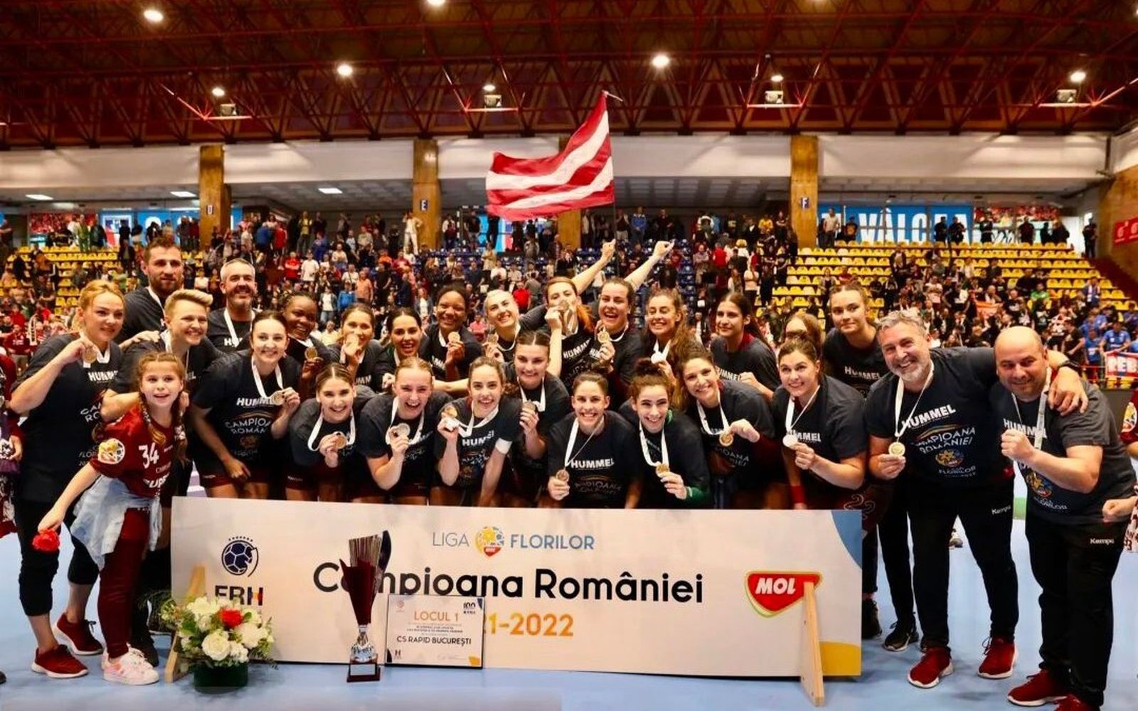 El Rapid Bucuresti celebra el título de liga.