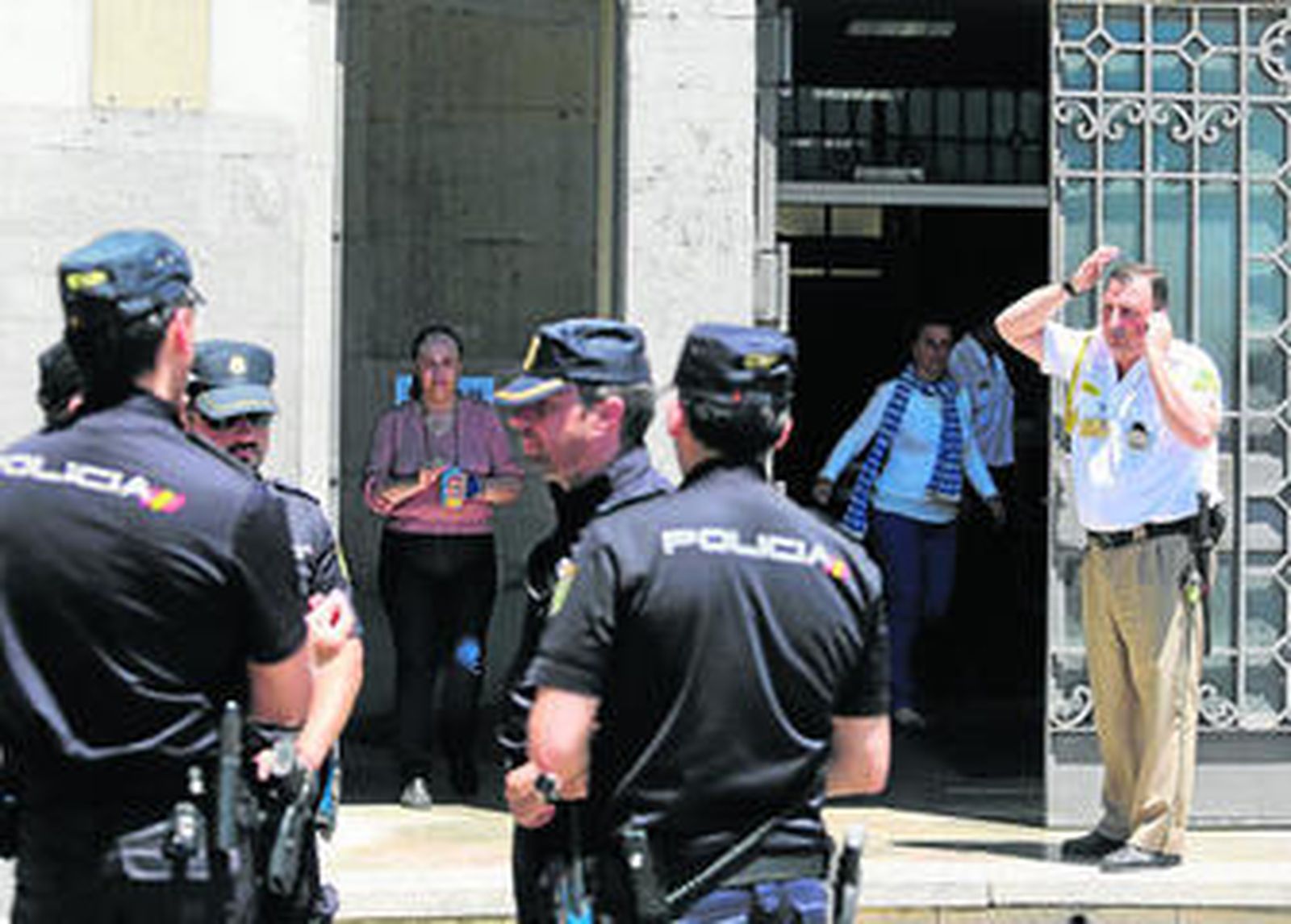 Sede de la Delegación de Bienestar Social de la Junta en Málaga donde la víctima entró envuelta en llamas.