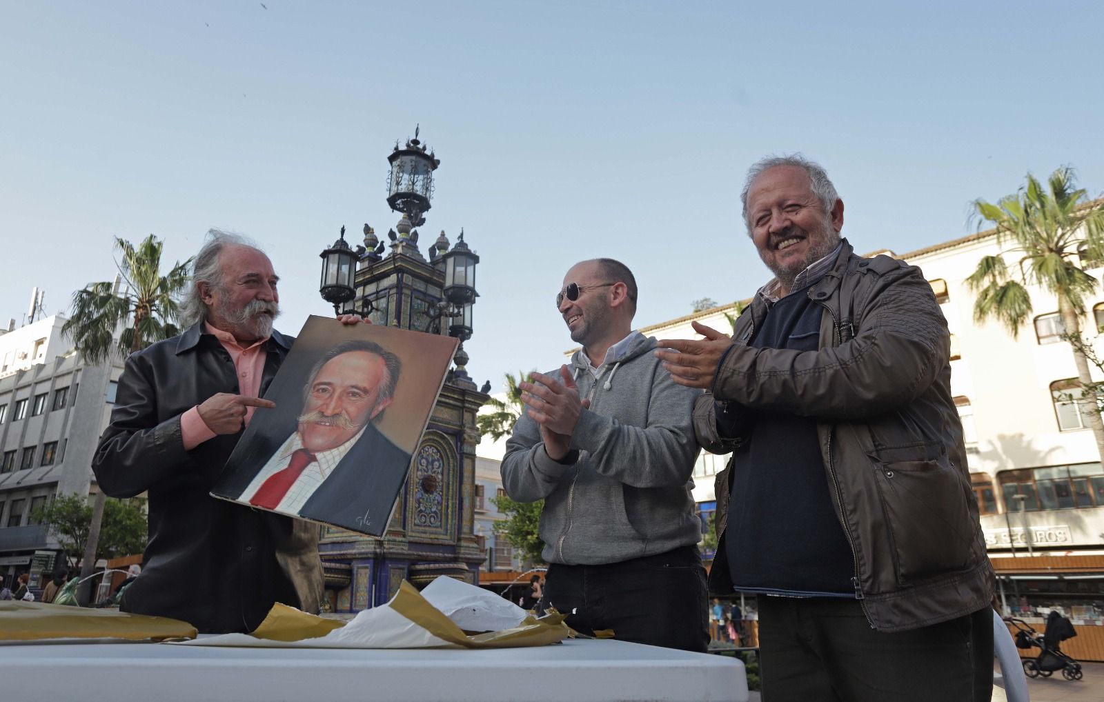Jesús Melgar, el pintor José Luis Ghio y Juan José Téllez, en mayo de 2022.