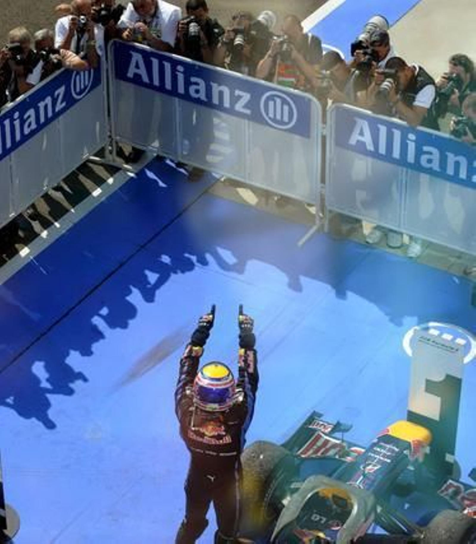 Fernando Alonso acaba segundo por detrás de Webber en el Gran Premio de Hungría. / EFE