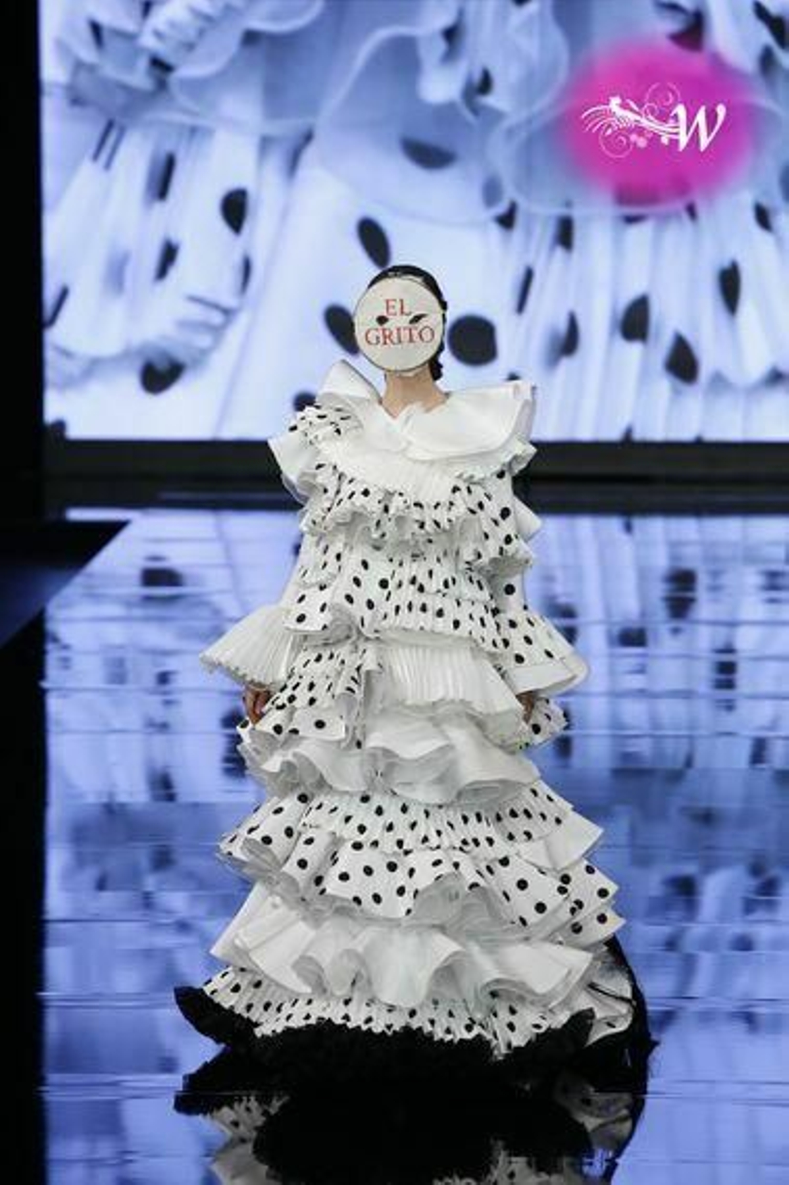 Así ha sido el desfile de Gil Ortiz en SIMOF 2020, todas las fotos de su colección de flamenca