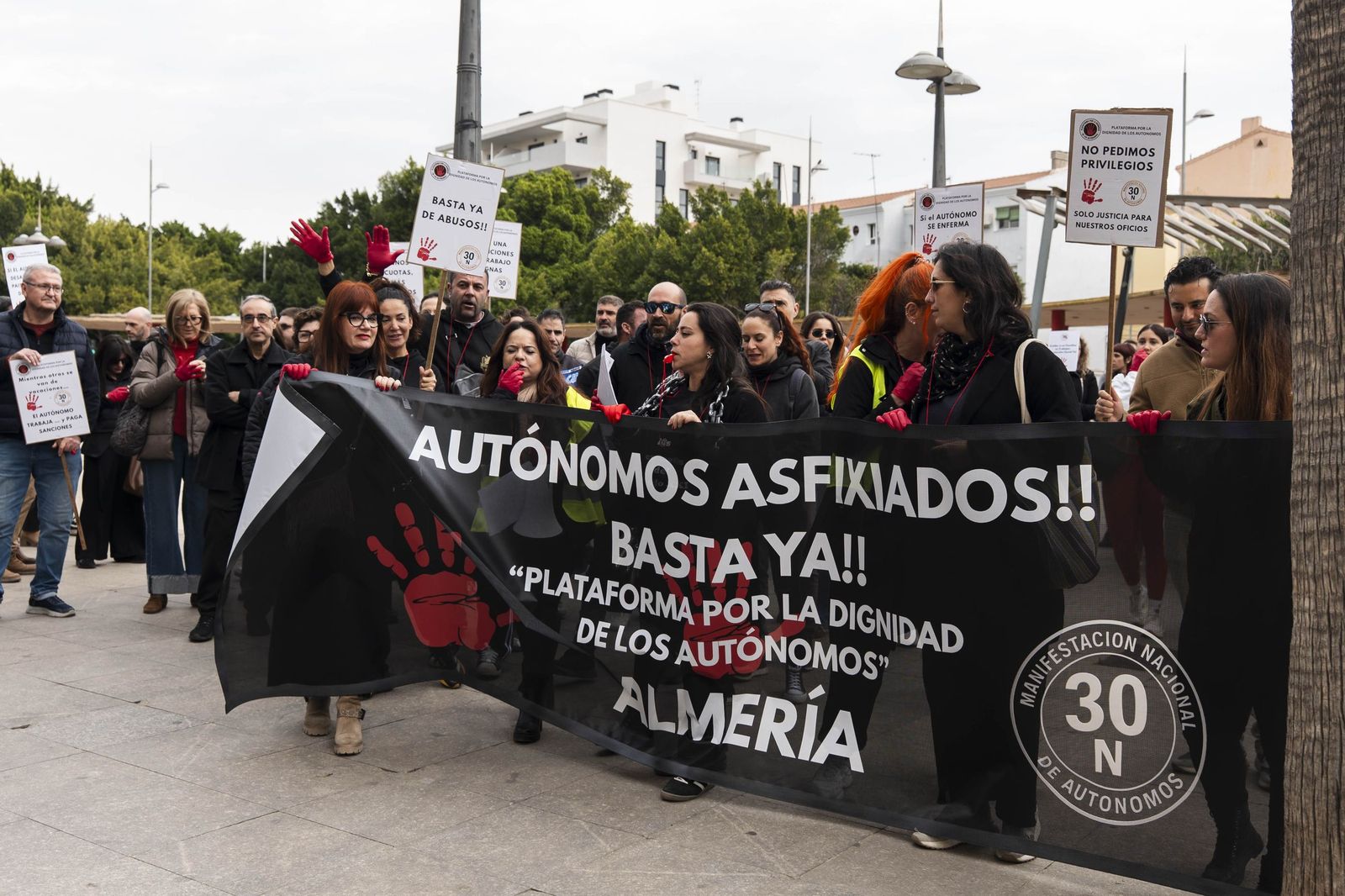 Las imágenes de la Manifestación de la Plataforma por la Dignidad de los Autónomos en Almería