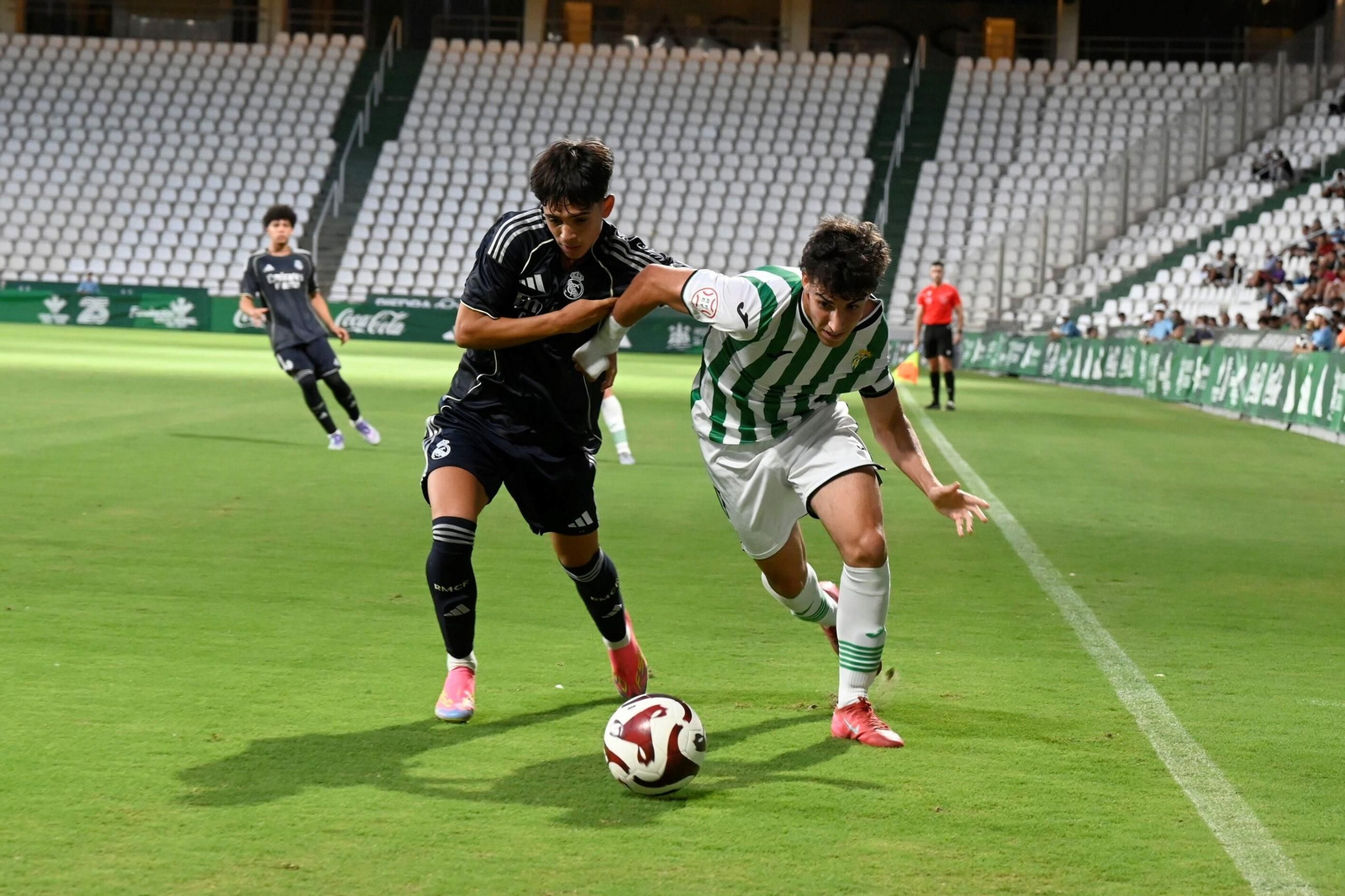 Las mejores fotos del ambiente en El Arcángel para el Córdoba CF - Real Madrid del Mundial de Clubes sub 18