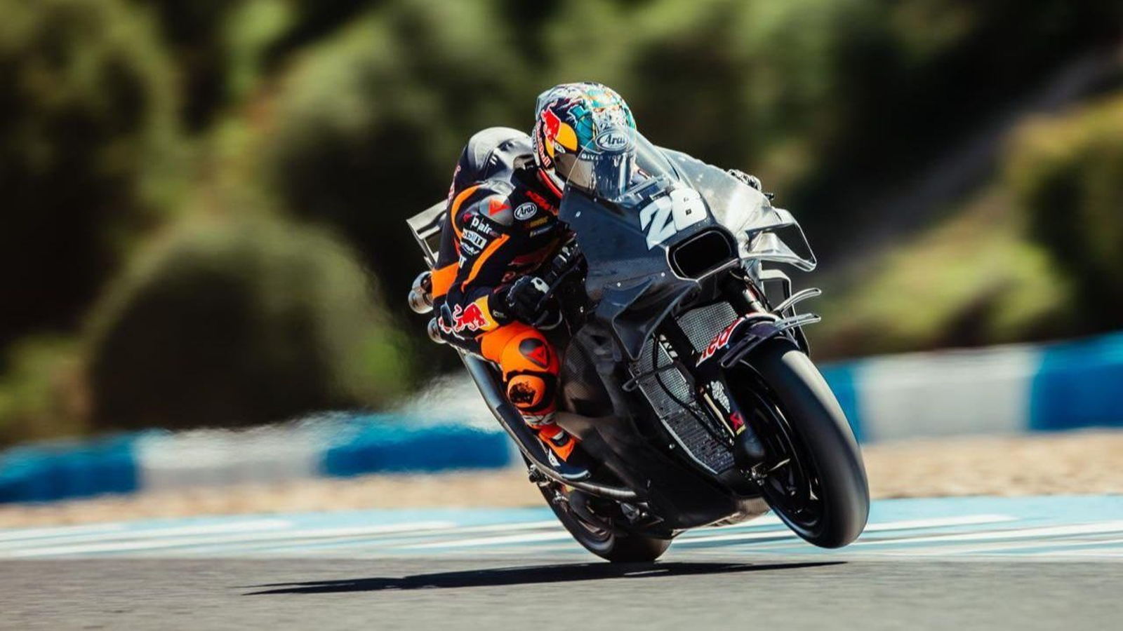 Dani Pedrosa, en acción en el Circuito de Jerez probando la KTM.
