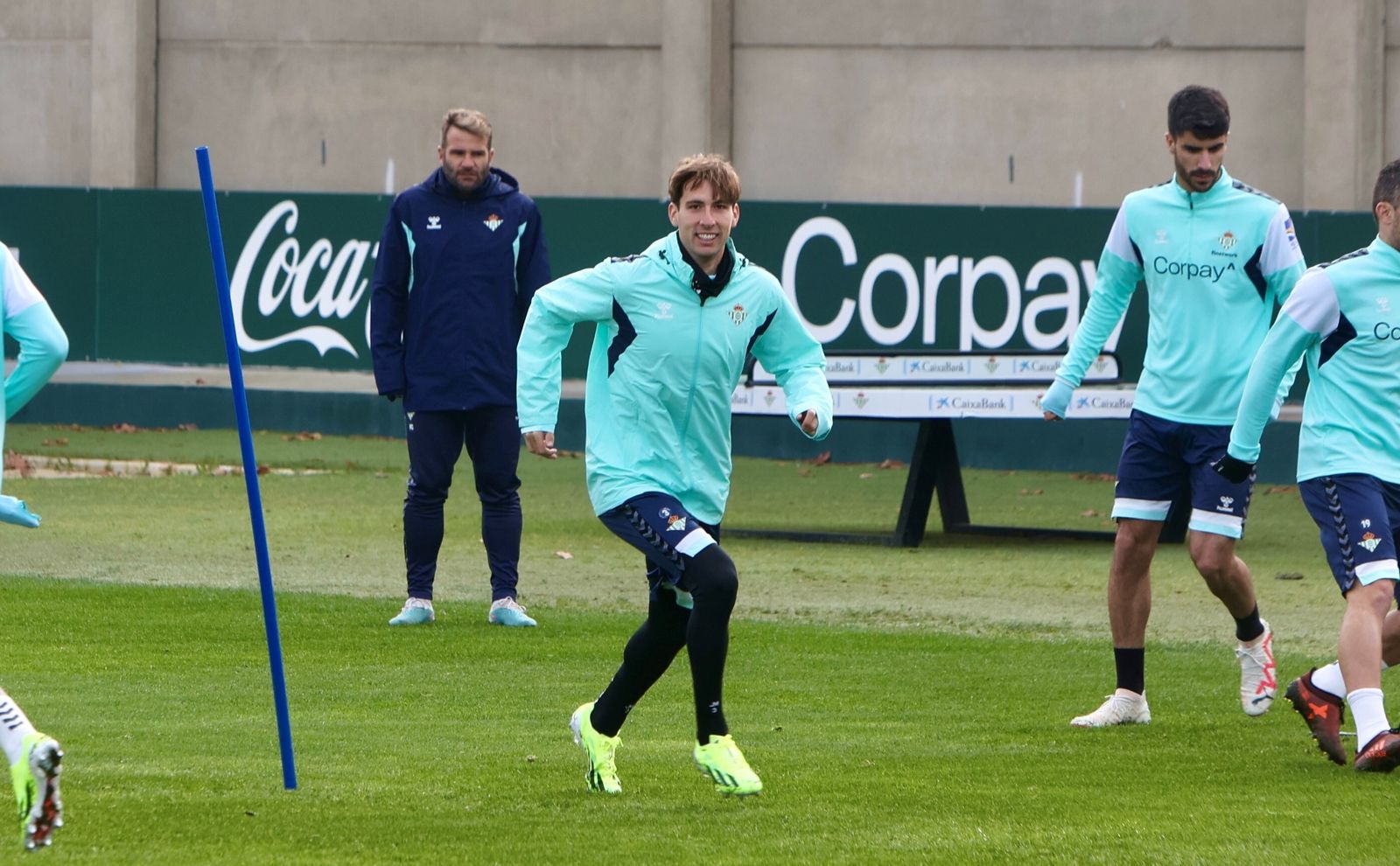 Las fotos del primer entrenamiento de Johnny Cardoso con el Betis