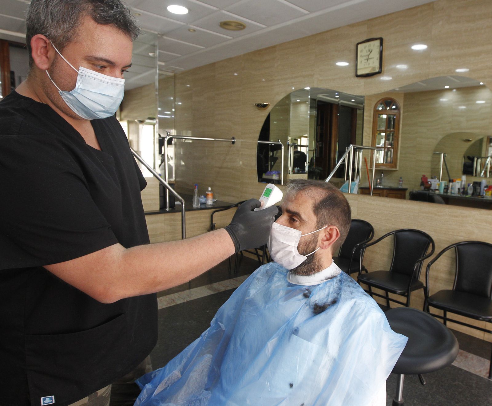 Fotografías primer día de peluquerías en coronavirus-COVID-19. Almería