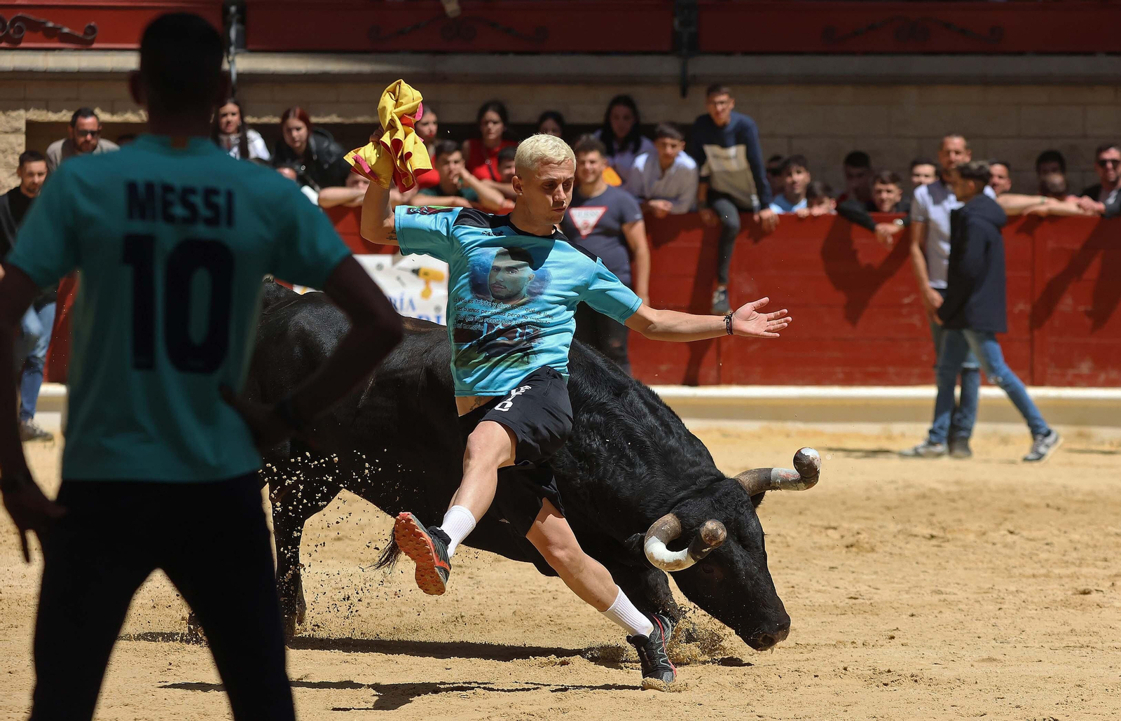Las mejores fotos del Toro Embolao de Los Barrios 2024