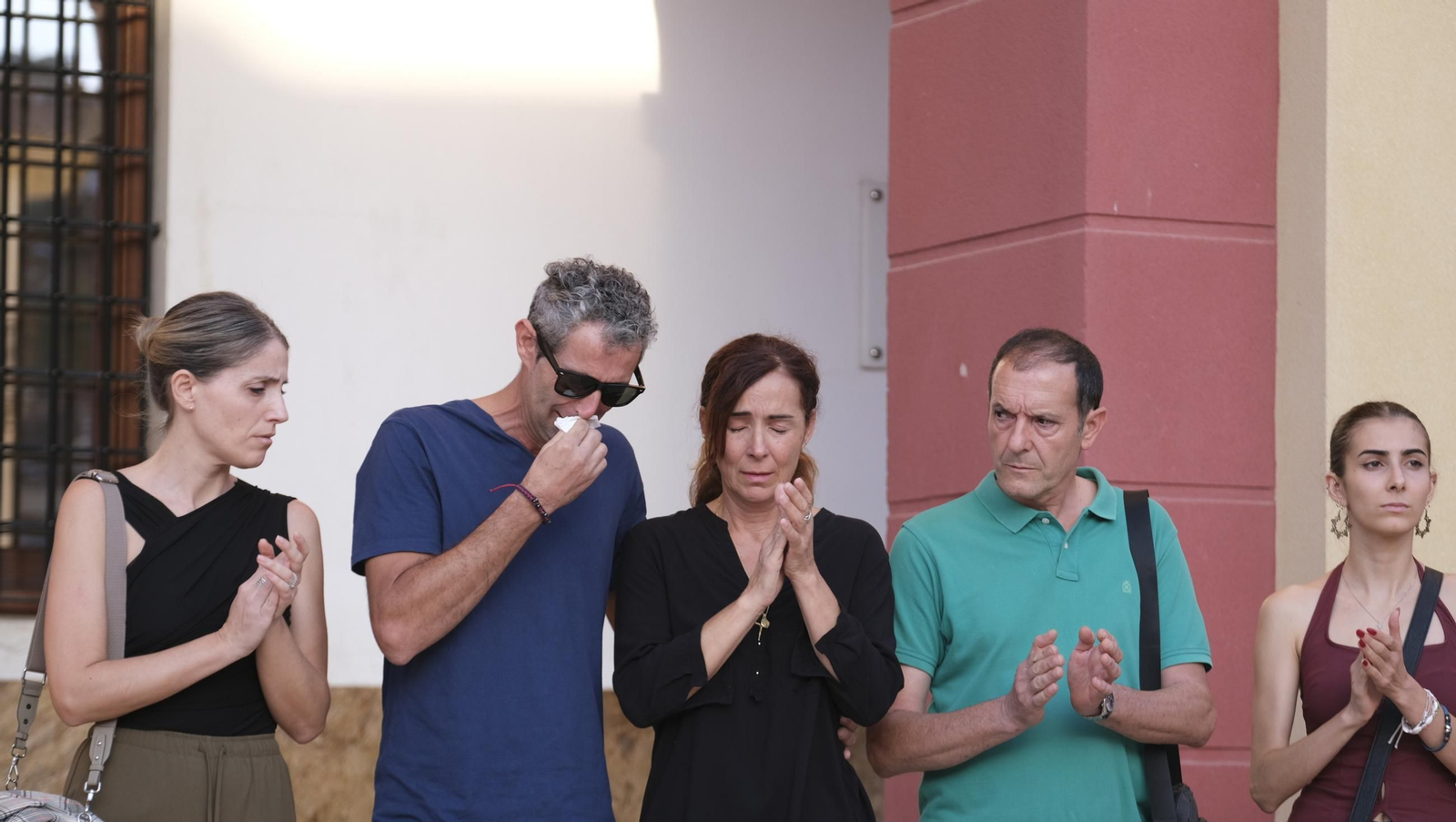 Las fotos de la masiva concentración por el asesinato de Antonio Campos en Berja