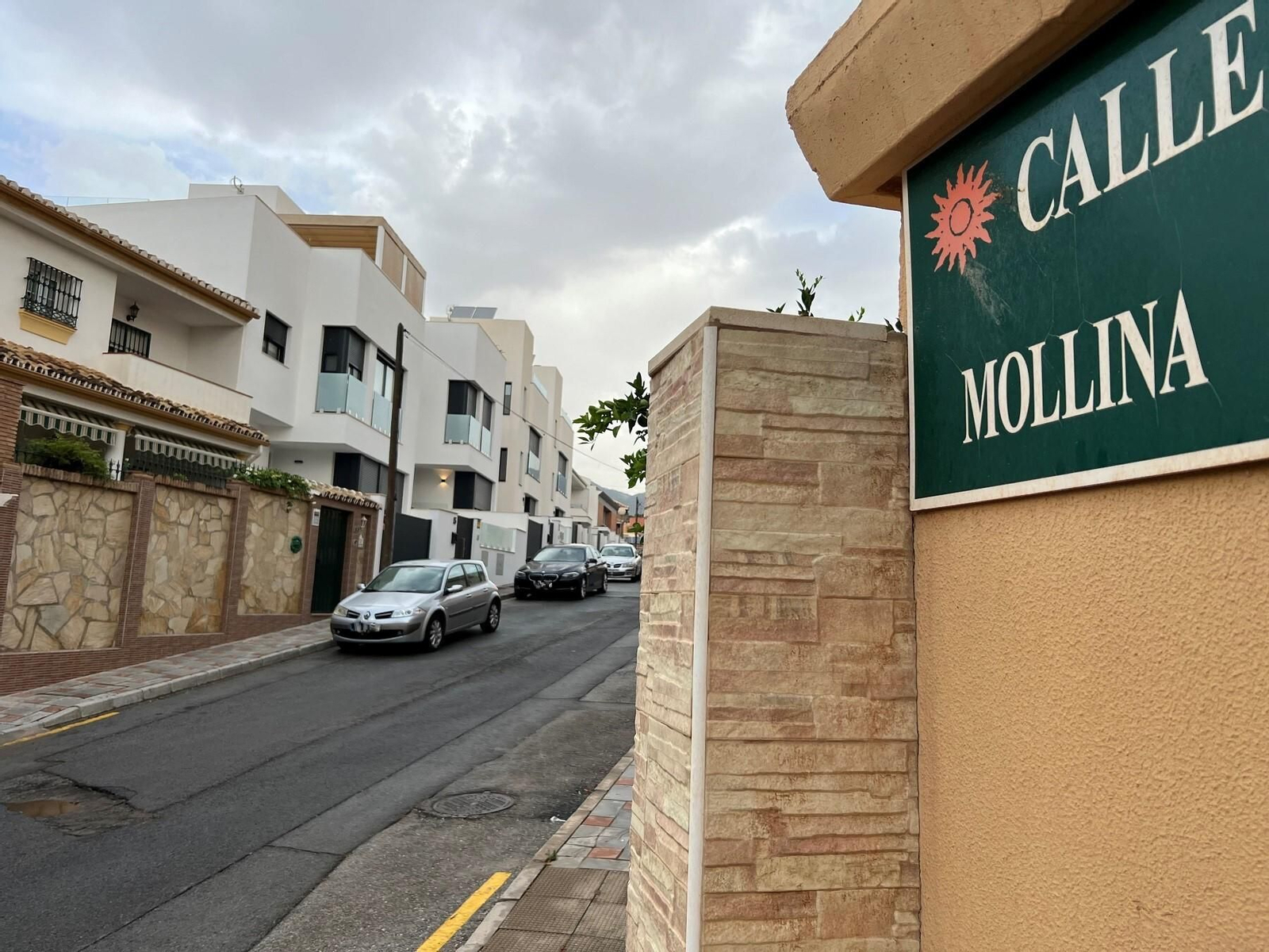El estado actual de la calle Mollina, en Fuengirola.