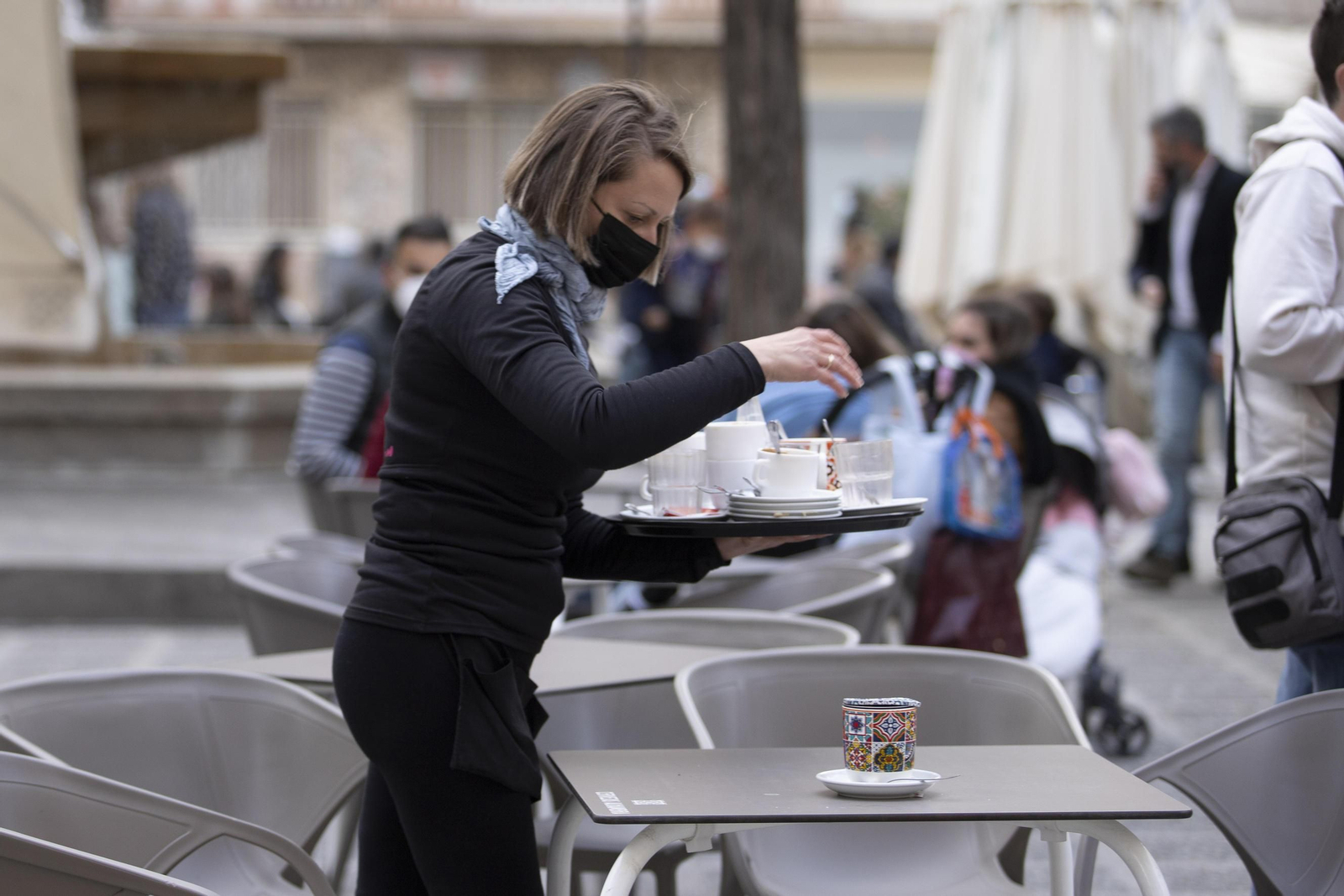 Ambiente de bares  y comercios en Granada este mes