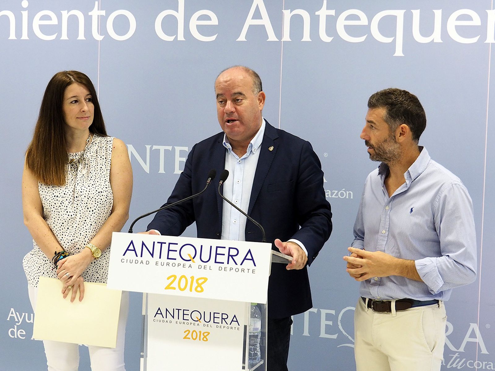 El alcalde, en rueda de prensa junto a la concejal de Urbanismo y el delegado de Hacienda.