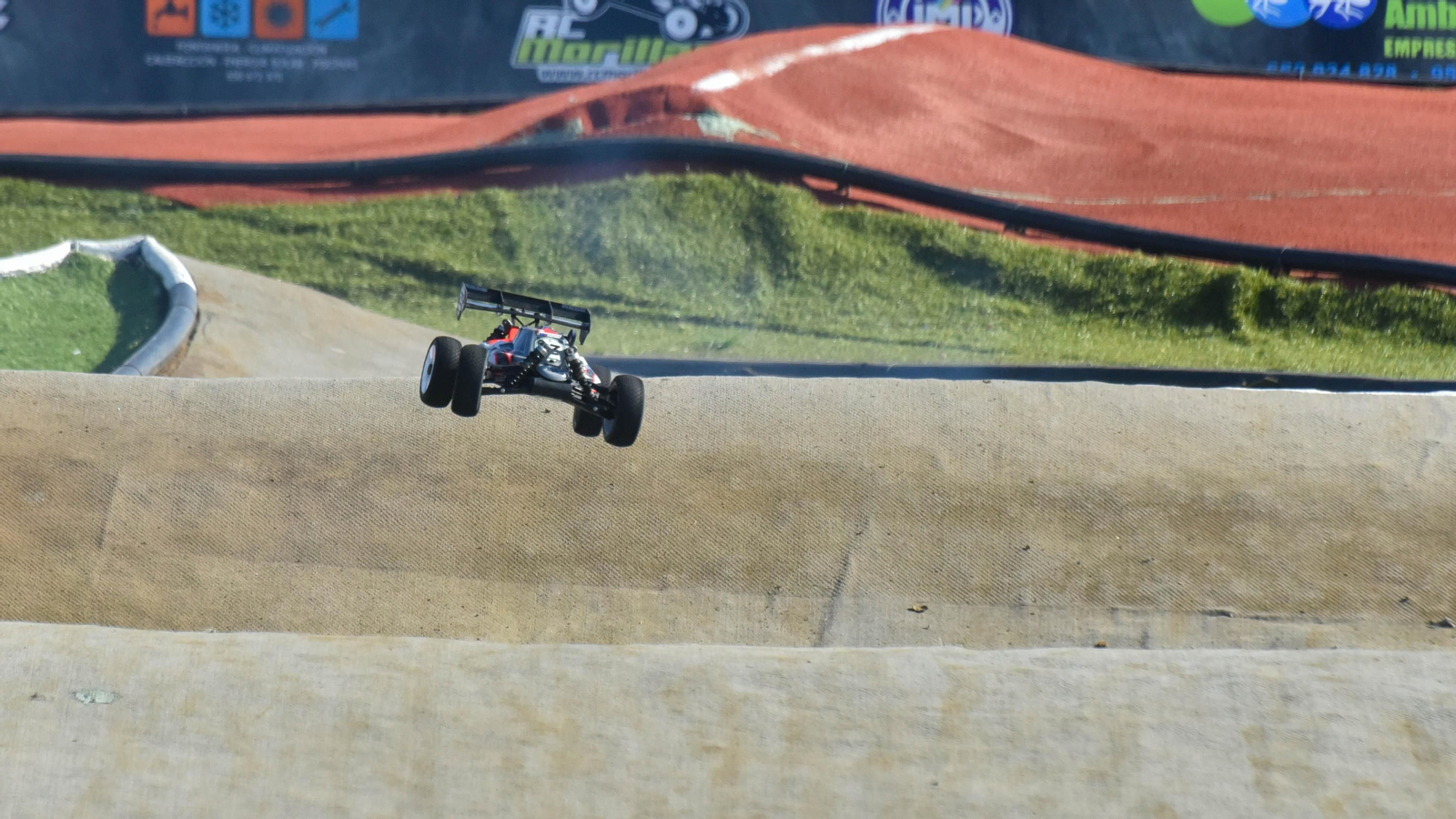Las fotos del Campeonato Andaluz de coches de radio control en el circuito RC 'El Estrecho' en San Roque