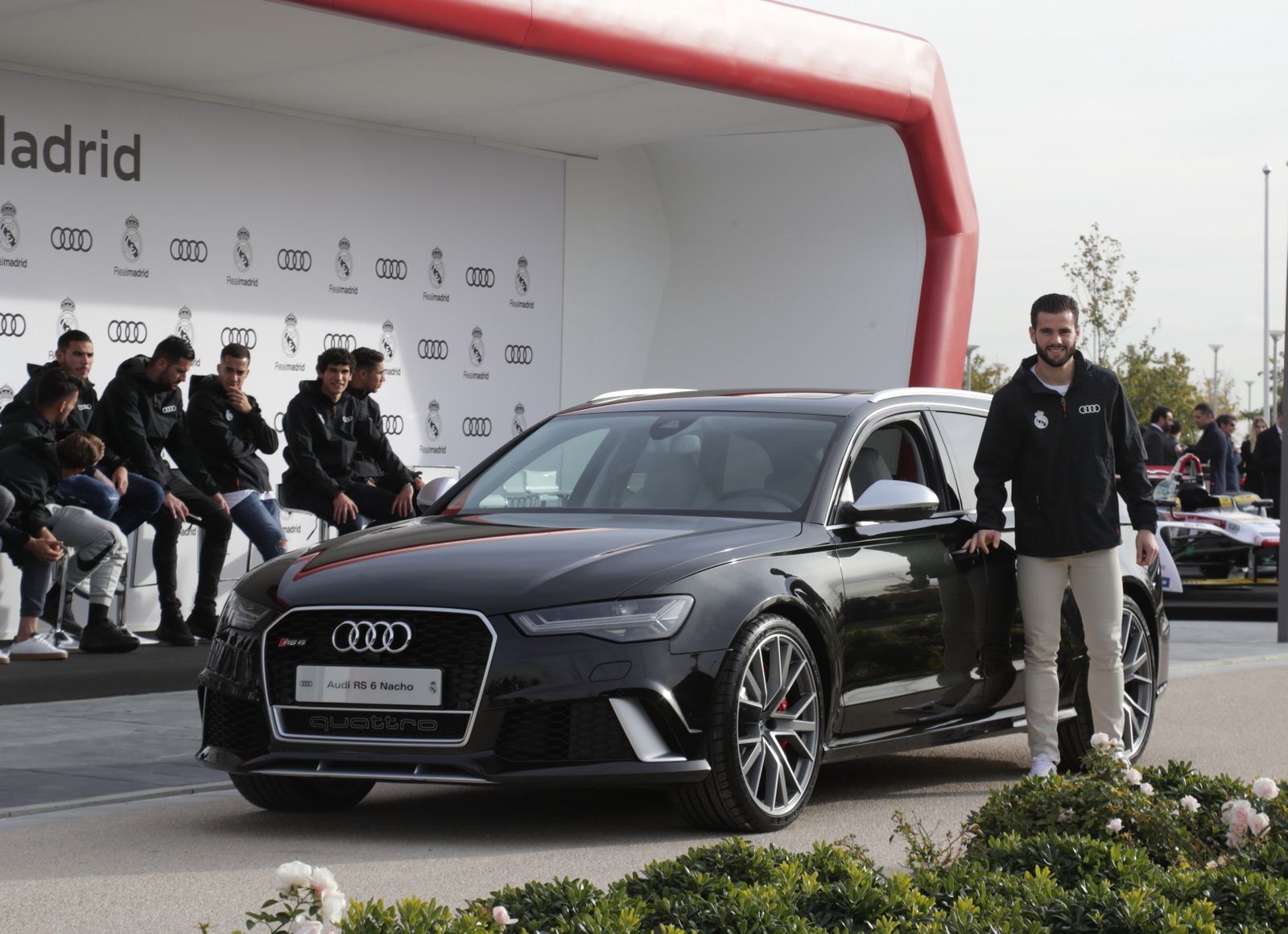 Los nuevos coches de la plantilla del Real Madrid, foto a foto