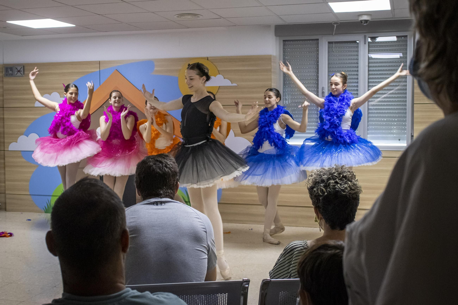 El Materno Infantil de Granada se llena de cuentos y danza de la mano del Fex