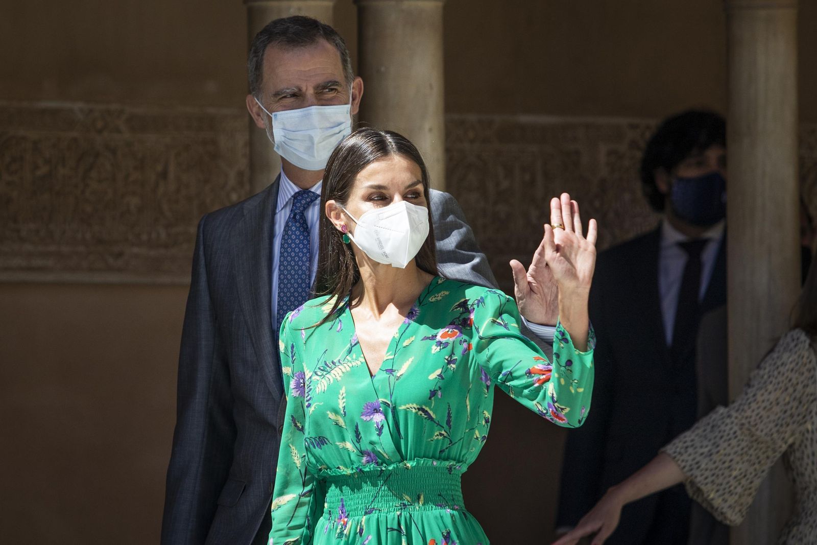 Visita de los rey Felipe VI y la reina  Letizia  a la exposición en la Alhambra y el patio de los leones