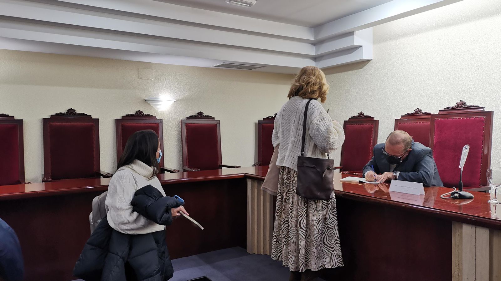 ‘El abogado adicto’ llega al salón de actos del Colegio de los letrados de Almería.