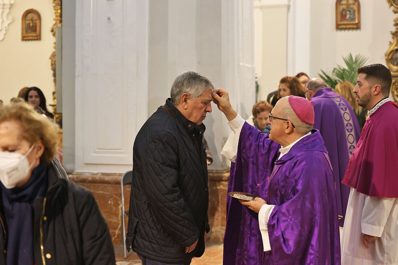 Las fotografías de la Misa de Imposición de Cenizas en la Catedral