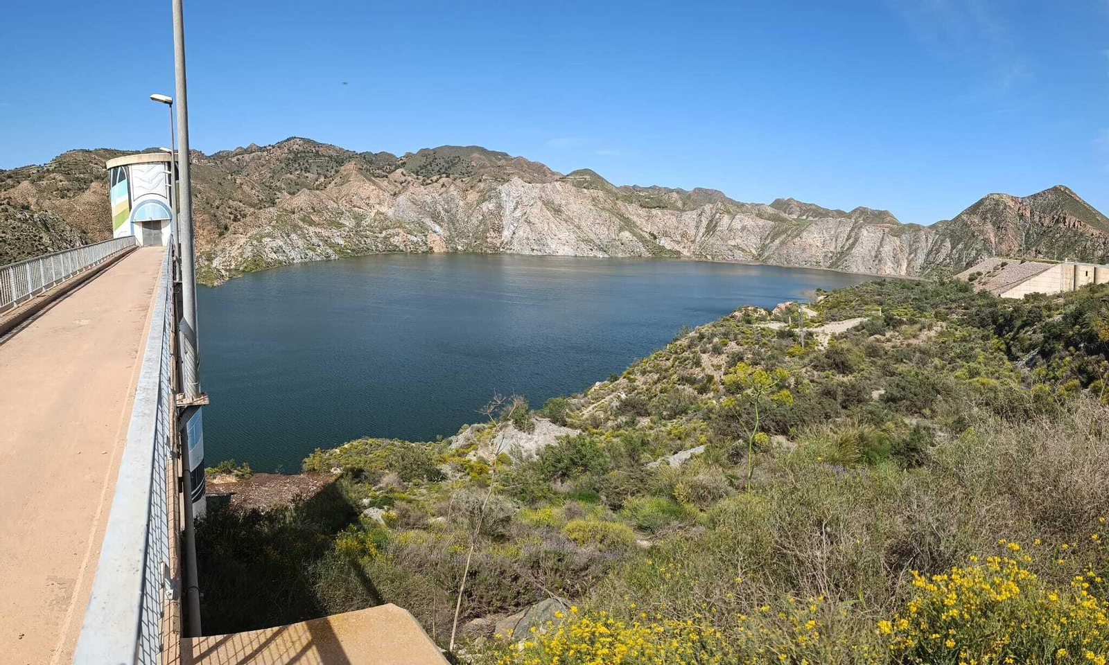 Así se encuentra el embalse de Cuevas del Almanzora tras dos meses intentos de lluvias.