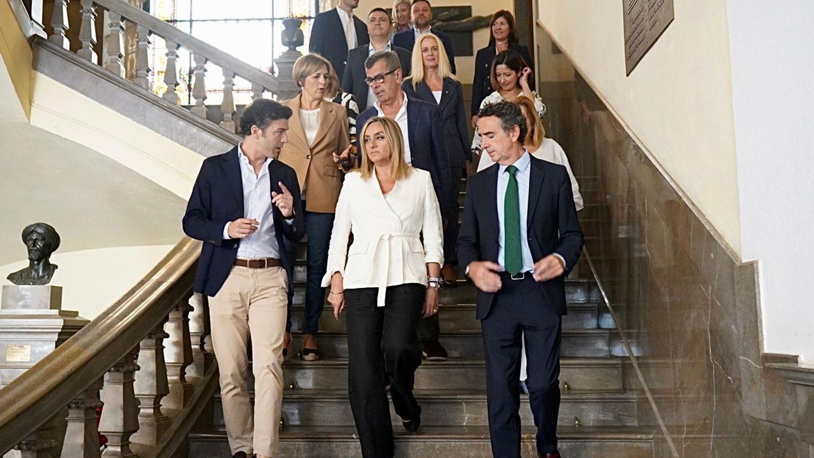 Carazo, con todo su equipo.