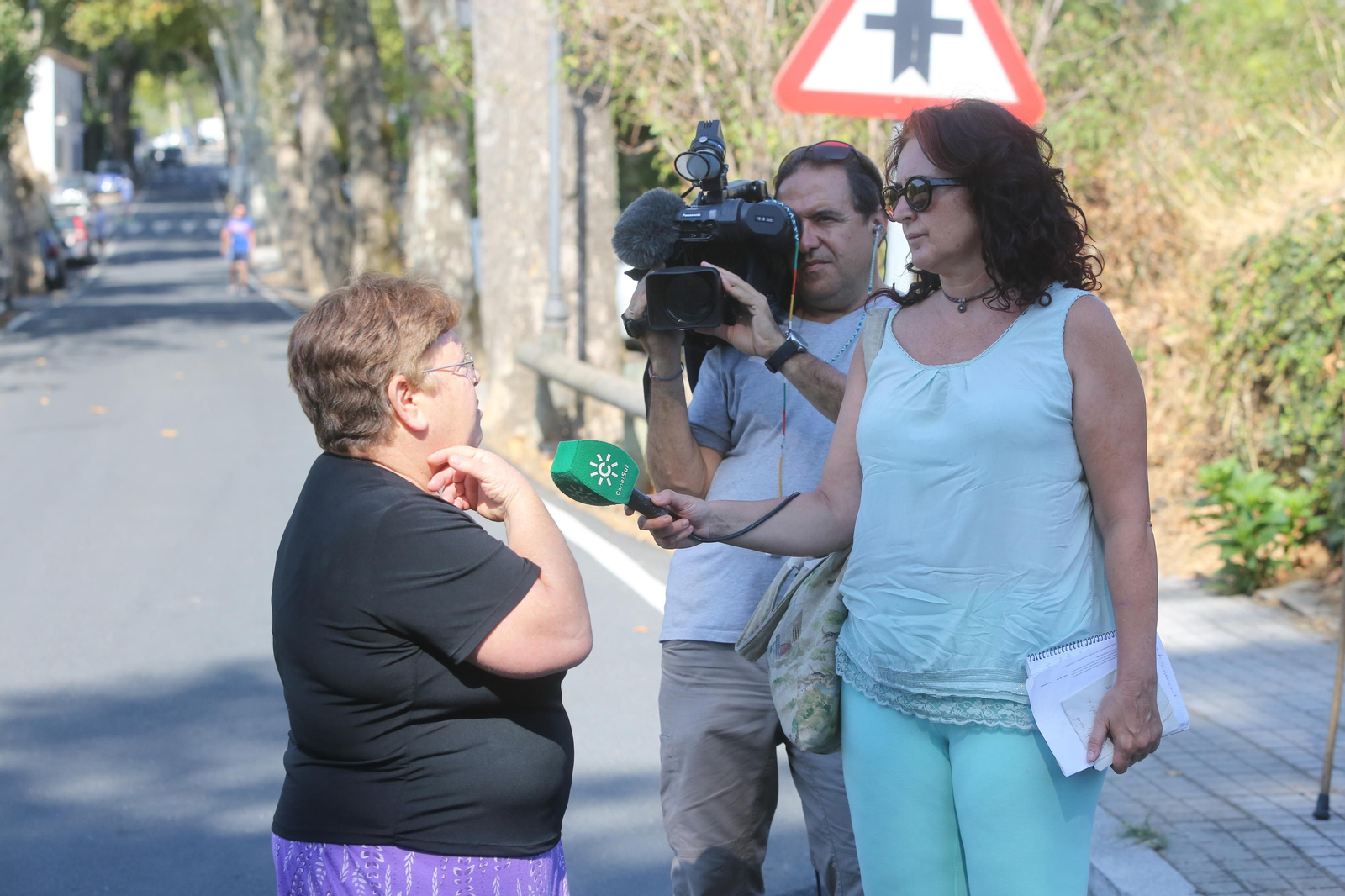Imágenes del área afectada por el fuego del segundo día en el incendio de Almonaster